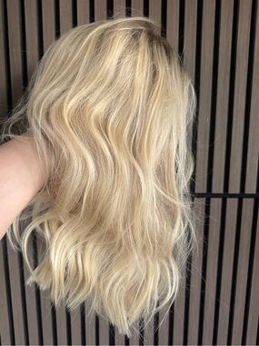 Blonde Wavy Women’s Hairpiece - Natural-Look Blend